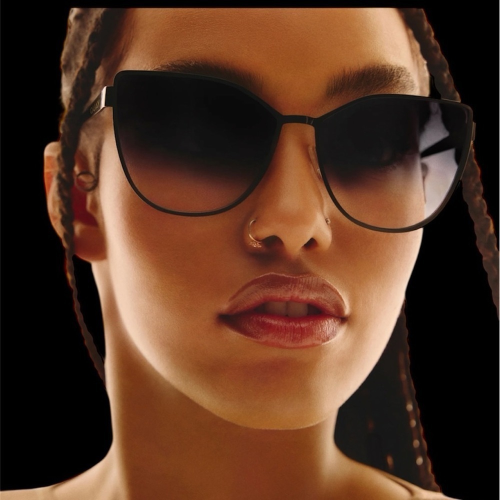 Quay In pursuit Bold Oversized sunglasses